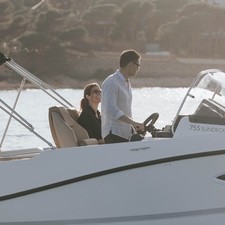 Quicksilver 755 Sun Deck