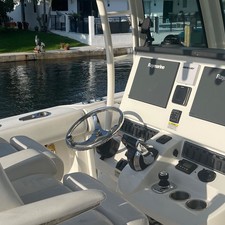 Boston Whaler 320 Outrage