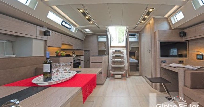 Hanse 548