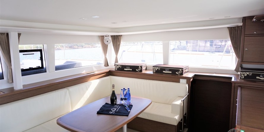 Lagoon 450 SporTop