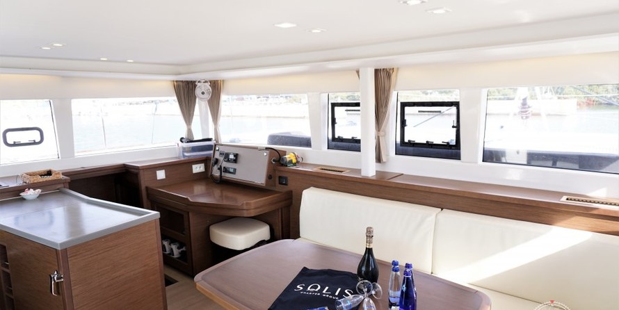 Lagoon 450 SporTop