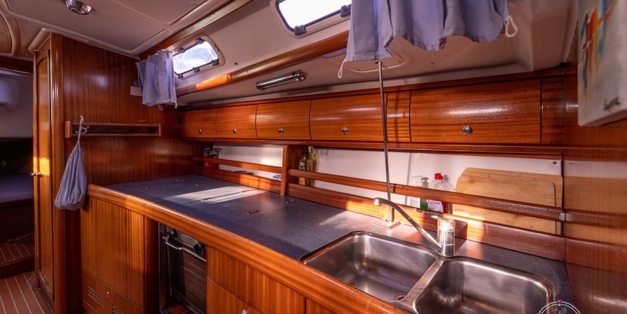 Bavaria 44