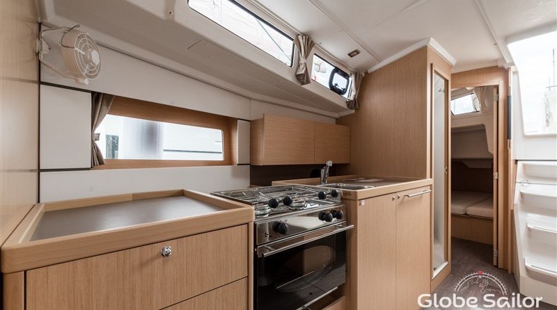 Beneteau Oceanis 38.1