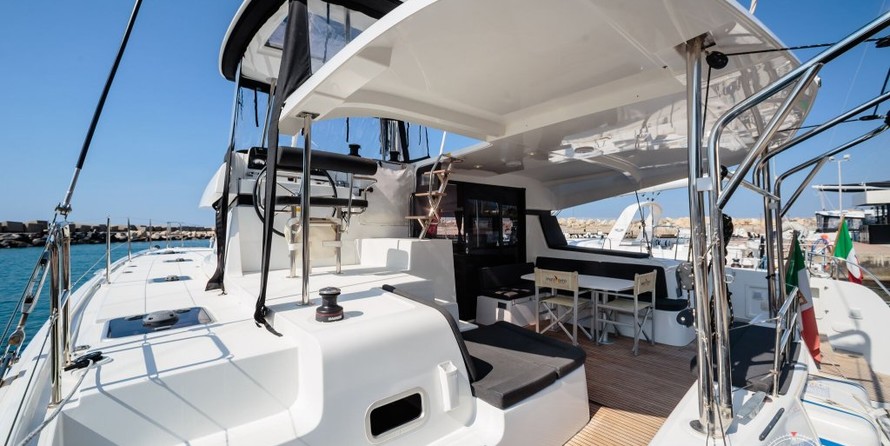 Lagoon 42