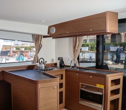 Lagoon 42