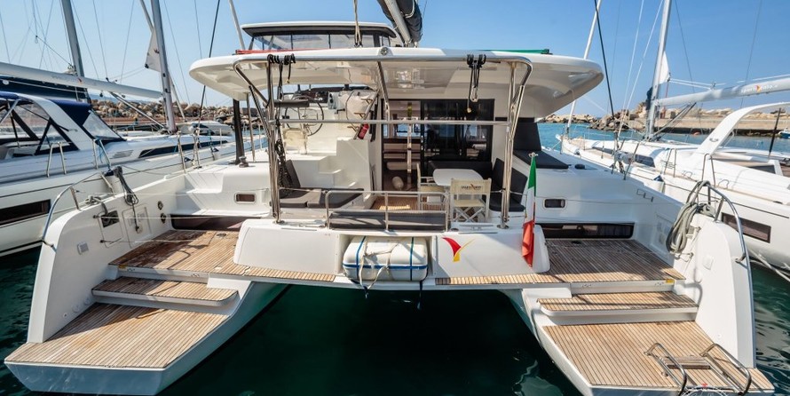 Lagoon 42