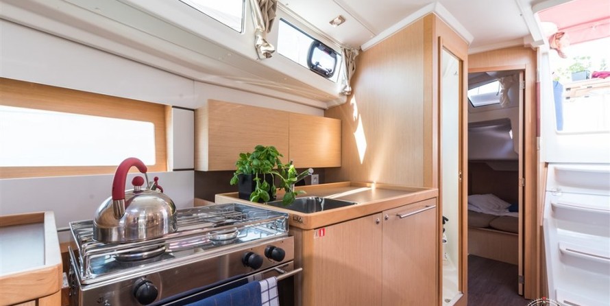 Beneteau Oceanis 38