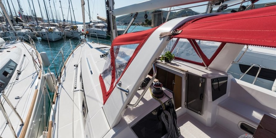 Beneteau Oceanis 38