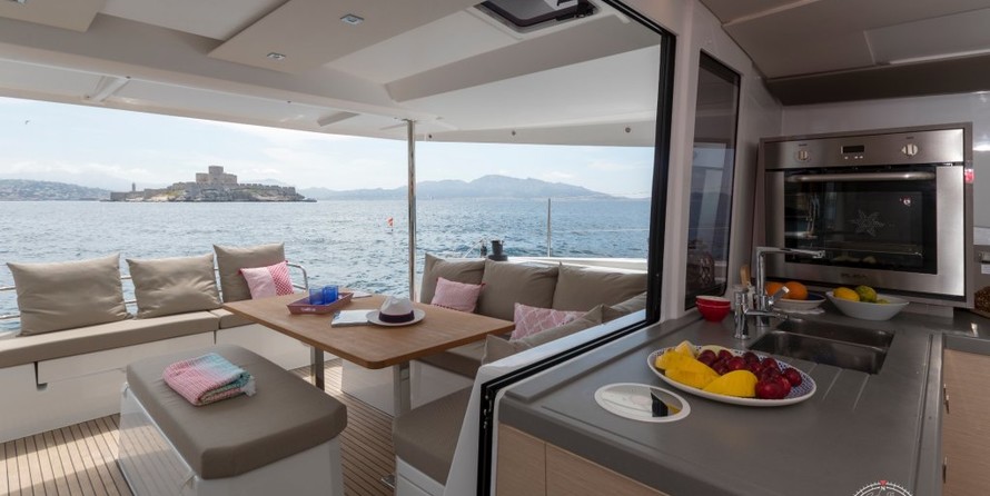 Fountaine Pajot Astréa 42