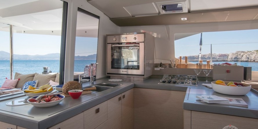 Fountaine Pajot Astréa 42