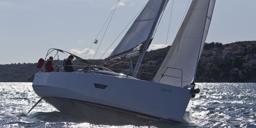Elan E4