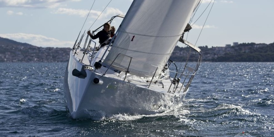 Elan E4