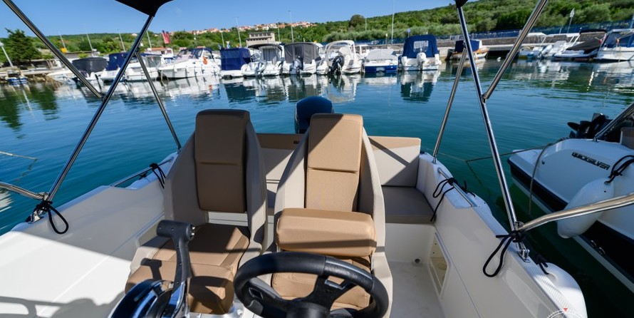 Quicksilver Activ 605 Open