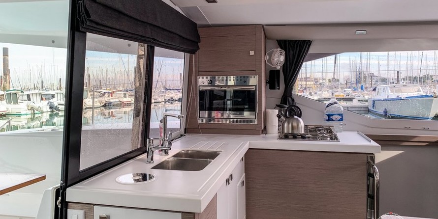 Fountaine Pajot Lucia 40