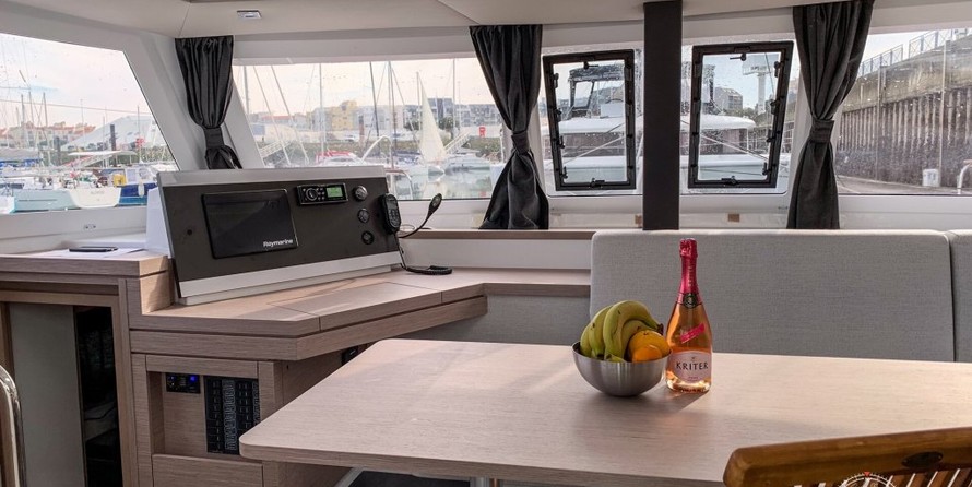Fountaine Pajot Lucia 40