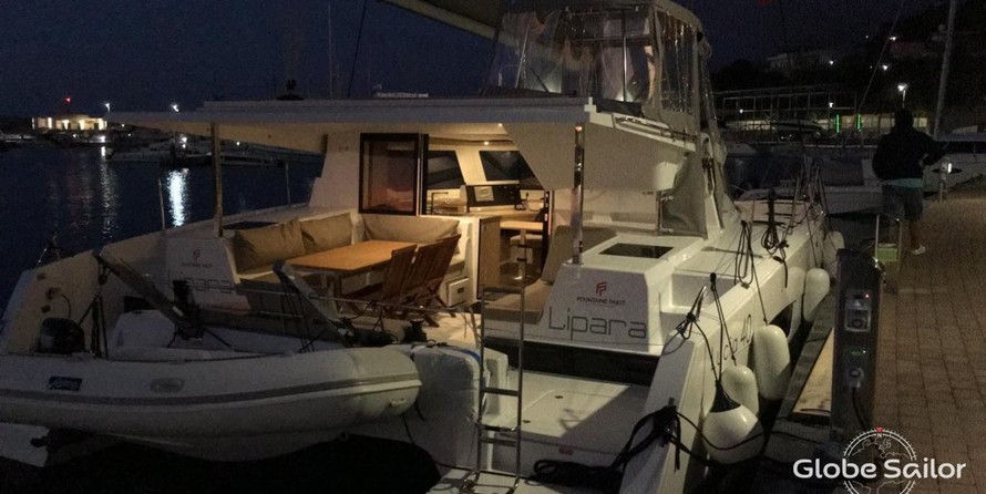 Fountaine Pajot Lucia 40