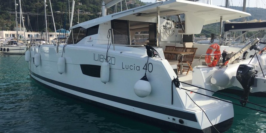 Fountaine Pajot Lucia 40