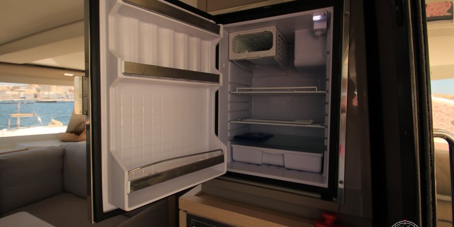 Fountaine Pajot Lucia 40