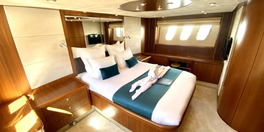 Sunseeker Predator 72