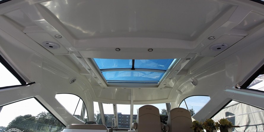 Cruisers Yachts 520 Sports Coupe