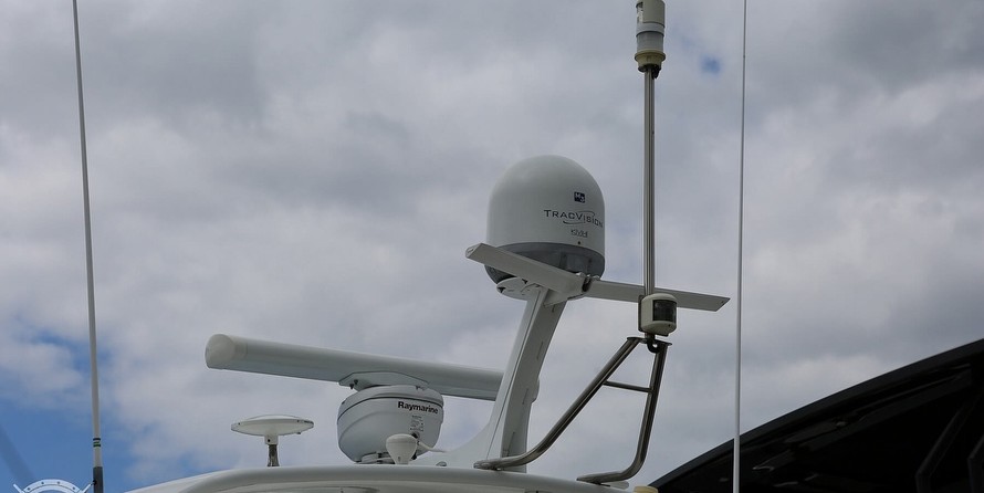 Cruisers Yachts 520 Sports Coupe