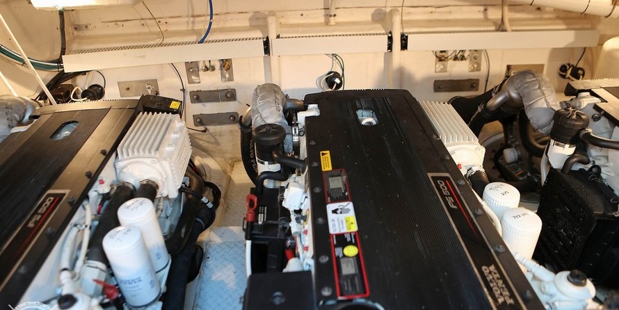 Cruisers Yachts 520 Sports Coupe