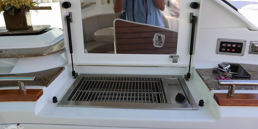 Cruisers Yachts 520 Sports Coupe