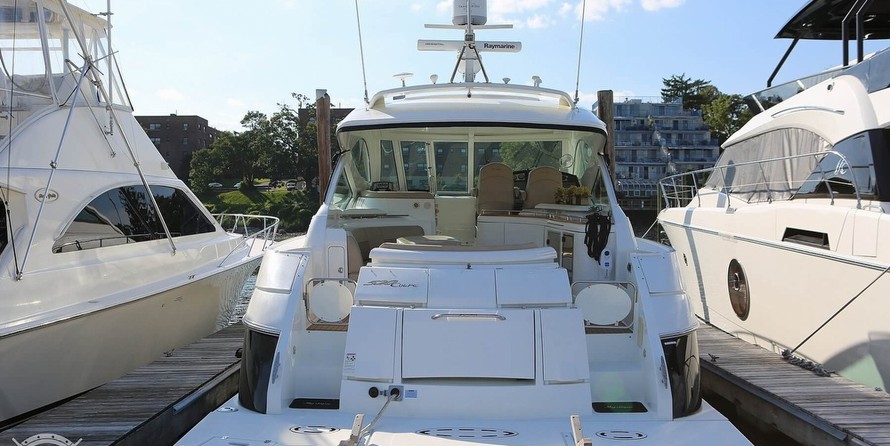 Cruisers Yachts 520 Sports Coupe