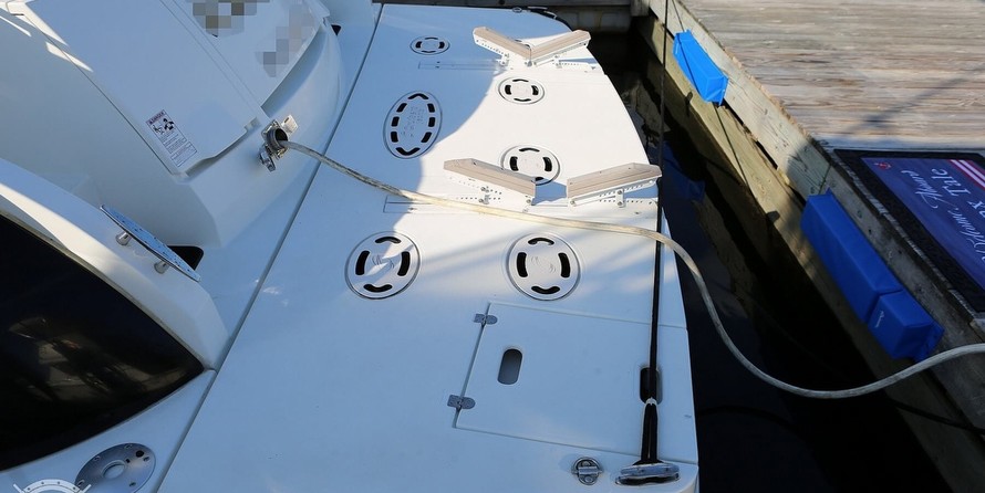 Cruisers Yachts 520 Sports Coupe