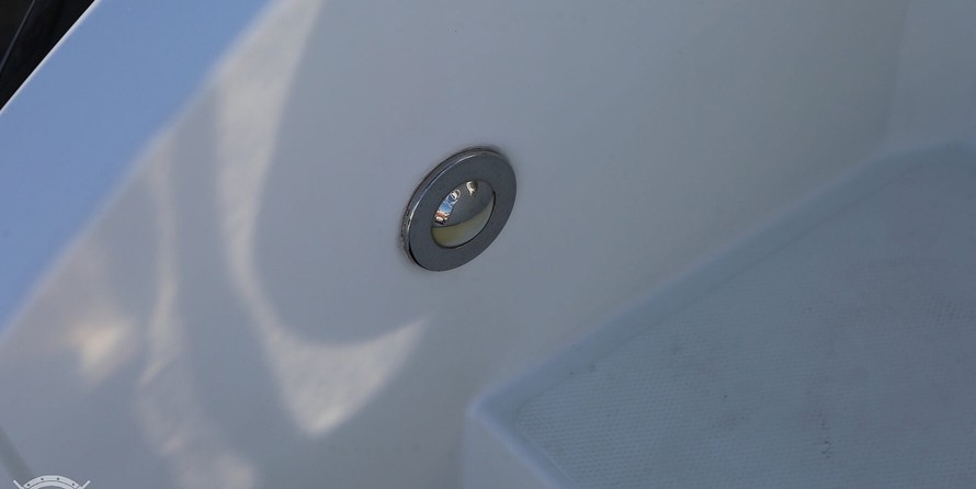 Cruisers Yachts 520 Sports Coupe