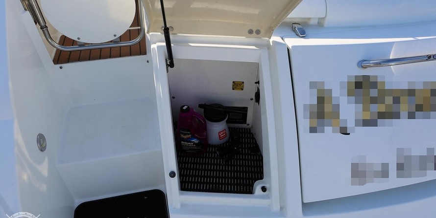 Cruisers Yachts 520 Sports Coupe