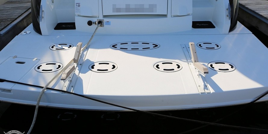 Cruisers Yachts 520 Sports Coupe