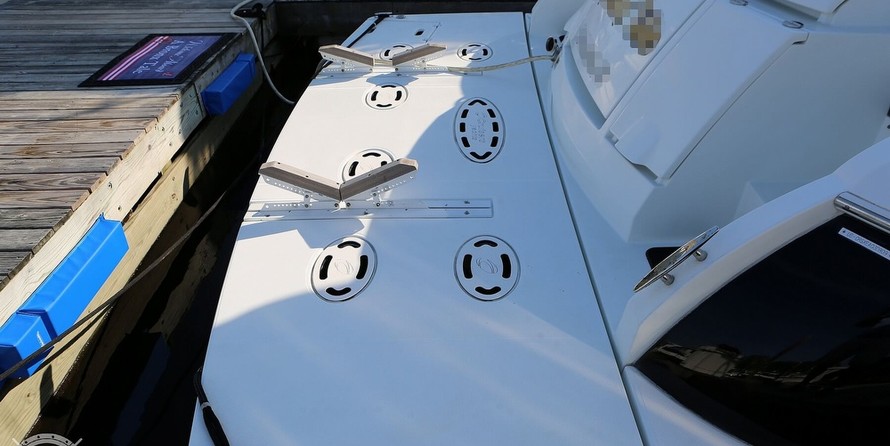 Cruisers Yachts 520 Sports Coupe