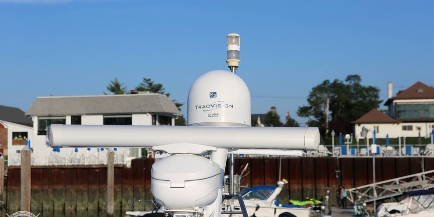 Cruisers Yachts 520 Sports Coupe