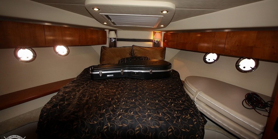 Cruisers Yachts 520 Sports Coupe