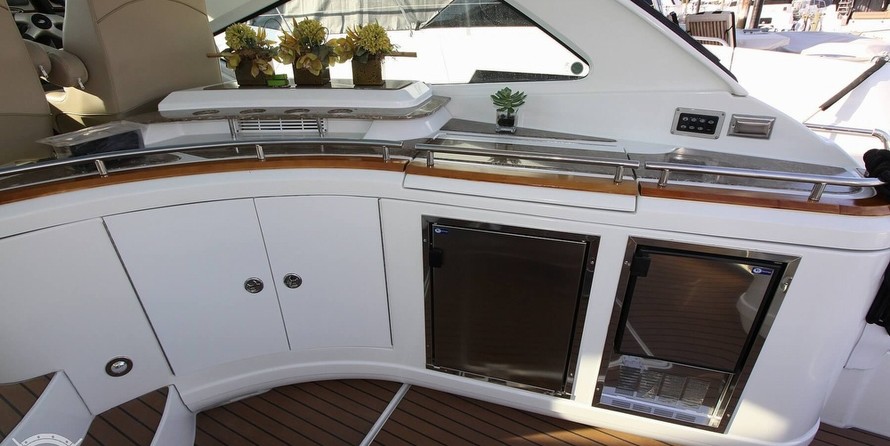 Cruisers Yachts 520 Sports Coupe