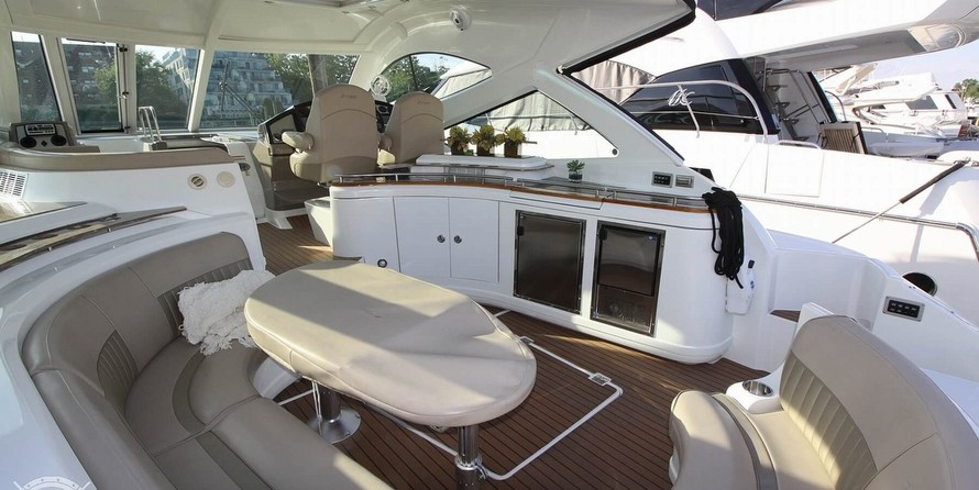 Cruisers Yachts 520 Sports Coupe