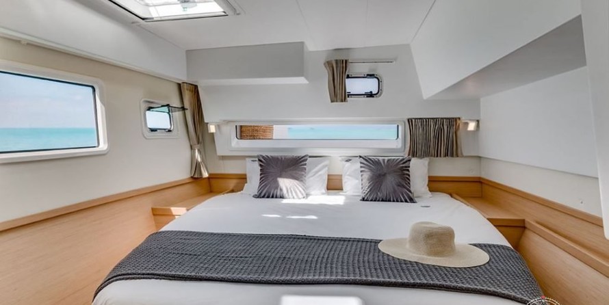 Lagoon 42