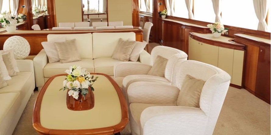 Ferretti Custom Line 112