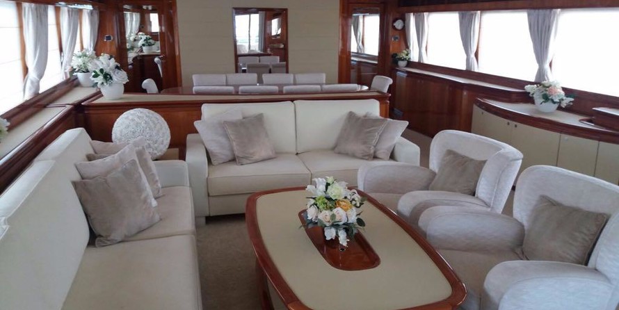Ferretti Custom Line 112