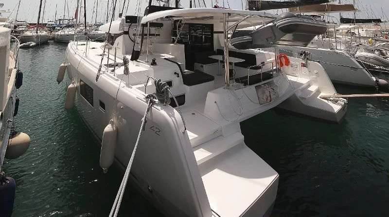 Lagoon 42
