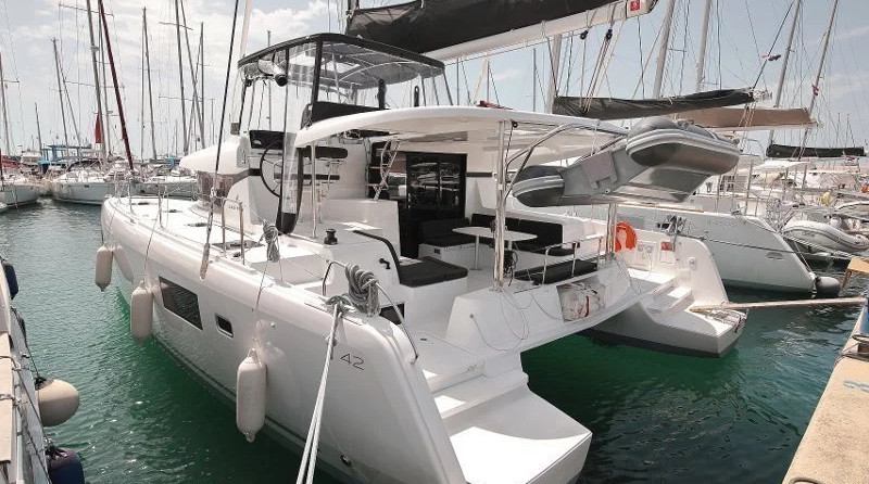 Lagoon 42