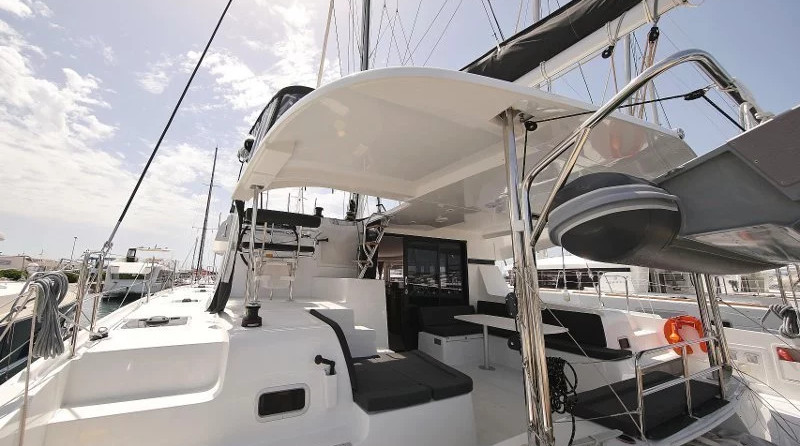 Lagoon 42