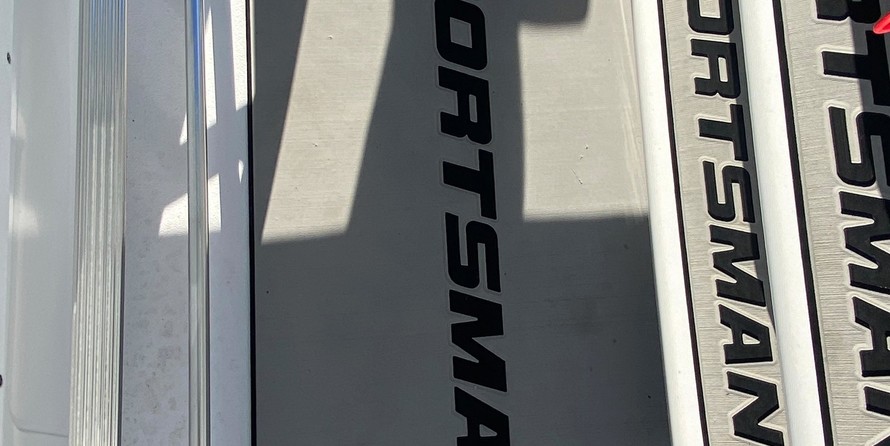 Sportsman Masters 247 Bay Boat