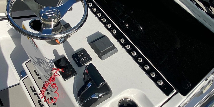 Sportsman Masters 247 Bay Boat