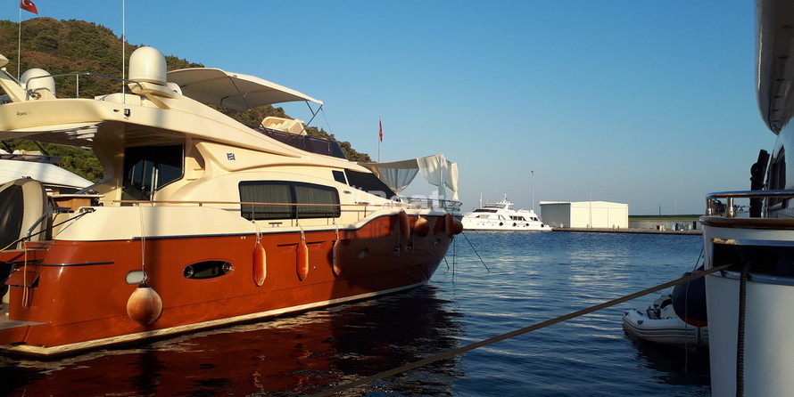 Ferretti Altura 690