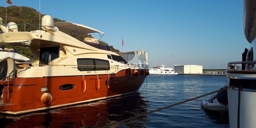 Ferretti Altura 690