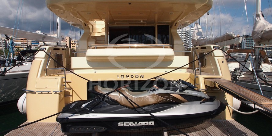 Ferretti Altura 840