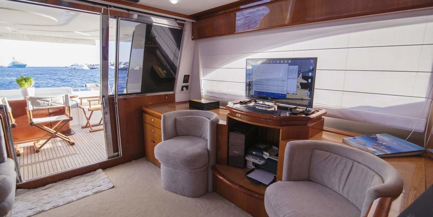 Ferretti Yachts 68