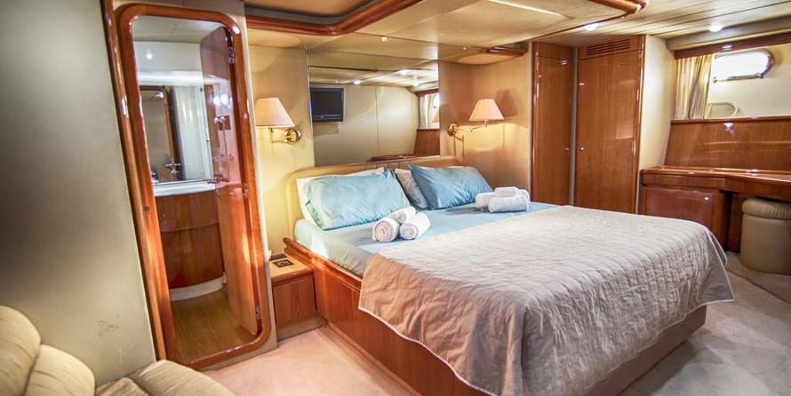 Ferretti Yachts 68